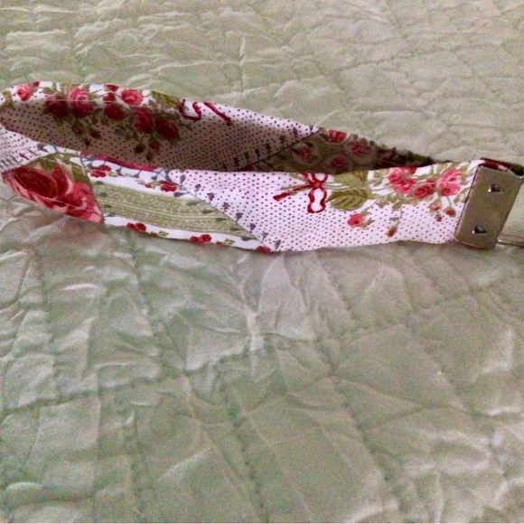 Floral Patchwork Keychain - Picture 3 of 5